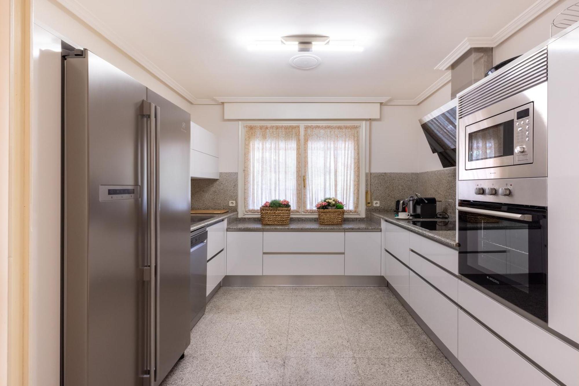 Casa Con Piscina En El Centro Holiday home